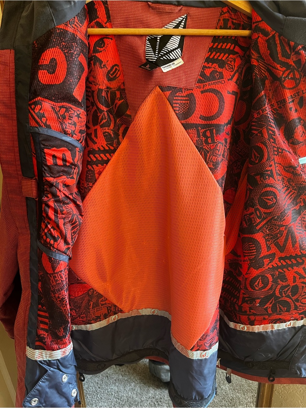 Volcom Snow Jacket - Large - Picture 5 of 16